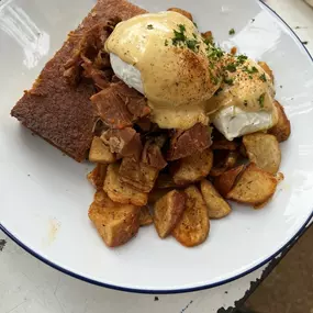 TRADITIONAL BENEDICT