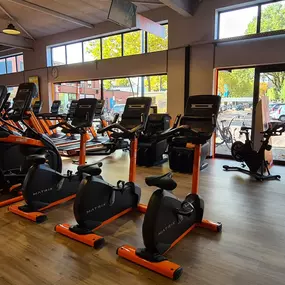 Basic-Fit Valkenswaard Handwerkstraat 24/7 - cardio