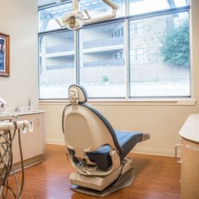 Dentist North Austin Dentistry, Dr.Logan Miller provides clean and comfortable facility for dental care

North Austin Dentistry
6850 Austin Center Blvd #310,
Austin, TX 78731
https://northaustindentist.com

Dr. Logan Miller & his team are welcoming new patients! We offer general dentistry, cosmetic dentistry, and restorative dentistry from fillings to dental implants and wisdom tooth removal.