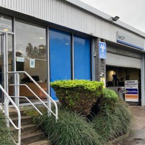 Entrance to Ford Service Centre East Kilbride
