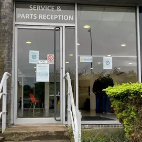 Ford Service Centre East Kilbride entrance