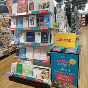 Bild von DHL Express Service Point (TGJones St Albans Market Sq (formerly WHSmith)