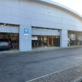 Entrance to the Ford Service Centre Hull workshop