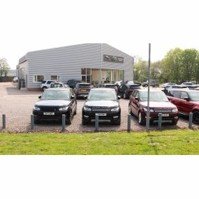 Stratstone Land Rover Newport Exterior Forecourt