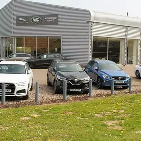 Stratstone Land Rover Newport Exterior Forecourt