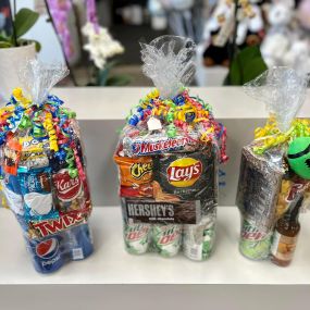 If you are looking for a gift alternative to flowers, we have these delicious snack packs in several different sizes! ????