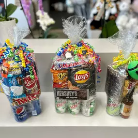 If you are looking for a gift alternative to flowers, we have these delicious snack packs in several different sizes! ????