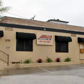 Building exterior of Ellis Equipment, Inc., a leading construction equipment supplier in Signal Hill, California.