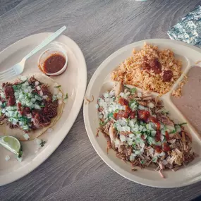 Carnitas al Estilo Michoacan- taco and carnitas plate