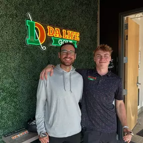 I stopped by Da Life Golf in Lakewood, CO, and had an amazing time! It’s the perfect place to work on your game, have fun with friends, or host events for your team. Colorado natives James and Shayne create a welcoming atmosphere for golfers of all levels