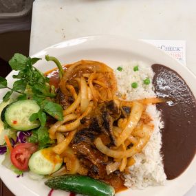 Comida salvadoreña, guatemalteca y mexicana - Mi Pueblo Salvadorian Restaurant