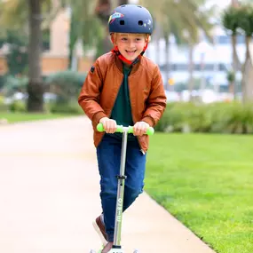 Encourage kids to be active, have fun, and forge bonds together this holiday season! Make your home a playground of fun, wiggly giggly sports, forts and more!
Active toys that are shining bright this year:
???? Two Bros Bows and Arrows
???? Glow-in-the-dark Build-a-fort
???? Micro Kickboard Deluxe LED Scooters: Mini & Maxi
 #SnickelfritzToys #vernonhills #neighborhoodtoystore #thegoodtoygroup #shophappy #microkickboard #twobrosbows