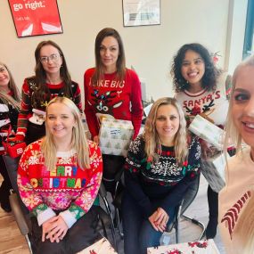 Christmas in our agency! From all of us here at Anna Gaudyn State Farm we would like to wish a Merry Christmas! Z okazji nadchodzących Świąt Bożego Narodzenia składamy serdeczne życzenia zdrowia, spokoju i czasu spędzonego w gronie rodziny i bliskich.