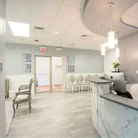 At Elizabeth Blake Orthodontics, you’ll love getting your new smile from our expert husband-and-wife team. You'll enjoy our friendly Hopkinton office team, state-of-the-art technology improving your smile journey, and an all-around great experience.