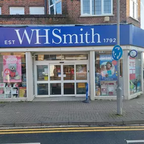 Bild von DHL Express Service Point (TGJones Beaconsfield (formerly WHSmith)