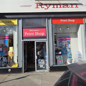 Bild von DHL Express Service Point (Ryman Glasgow Byres Road)