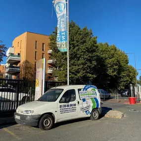 Entrée parking Contrôle Technique Garges