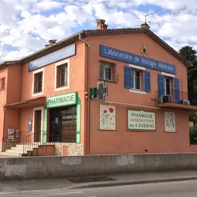 Bild von Laboratoire Grasse - 4 Chemins -  BIOGROUP CÔTE D'AZUR