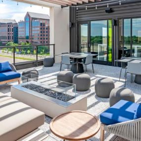 Rooftop Deck & Lounge