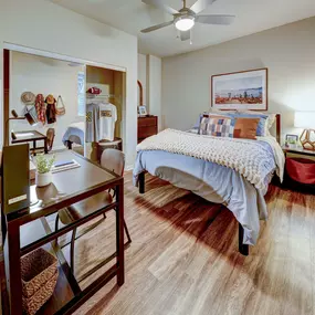 U Club on Frey - Bedroom 1