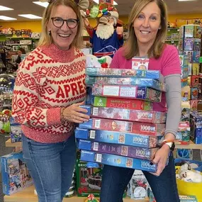 ???????? ???? ♥️ ???? Did someone say Christmas puzzles!!! We Got ‘em! Lots of ‘em!
Come see us????❤️????♥️????