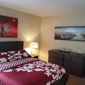 Comfortable and Spacious Bedroom at Abney Lake Apartments