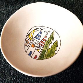 Story bowls by Connie Turin provide a few images on both the inside and outside of her pottery. The colorful drawings give the viewer an opportunity to creatively imagine a story to go with them. Vermont Artisan Designs has a few of these for you to practice on.