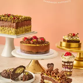 Experience the perfect bite every time: luscious cheesecake sundaes, decadent cakes, creamy cheesecakes, loaded cookies and fudgy brownies. Dessert, elevated.