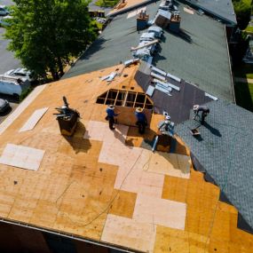 Carpenter installing roofing with Manor Roofing services