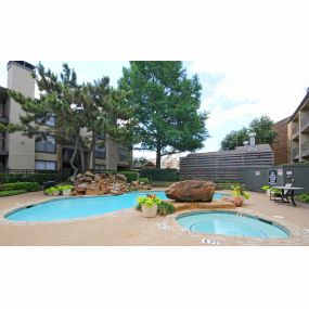 Swimming Pool and Jacuzzi/Hot Tub