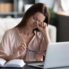 Woman with blurry vision in one eye