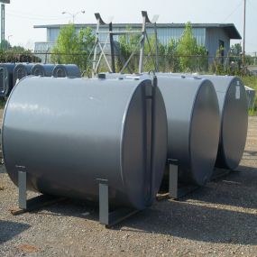 Single wall, standard construction small tanks are often used for farm, irrigation, and other non-commercial uses.