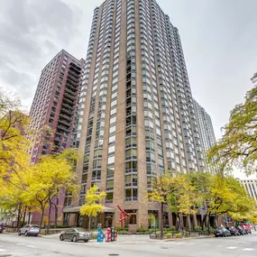 Splendid Exterior View of Elm Street Plaza