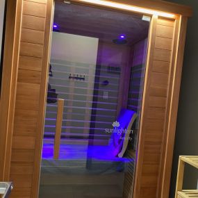 Infrared Sauna with Purple Chromotherapy Lights