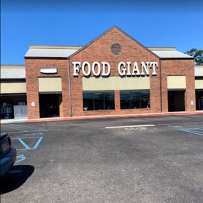 Pinson Food Giant exterior. Grocery store serving Pinson, AL