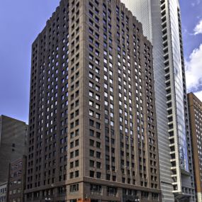 Commercial Building in Chicago at 100 N La Salle - Farbman Group Location