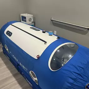 Our mild hyperbaric oxygen therapy chamber boosts energy and helps regain your cognitive edge while optimizing your sleep.