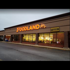 Muscle Shoals Foodland Plus storefront. A leading grocery store in Muscle Shoals