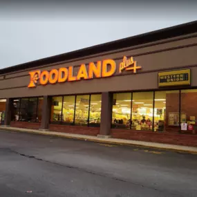 Muscle Shoals Foodland Plus storefront. A leading grocery store in Muscle Shoals