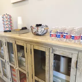 Cedar Park Premier Dentistry
209 Denali Pass Drive, Suite B, 
Cedar Park, TX 78613
(512) 782-0821
https://www.cedarparkdental.com

Patients can enjoy refreshments such as coffee and water in our lobby and waiting area