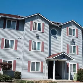 Building exterior at Lorence Court Apartments in Portland, OR