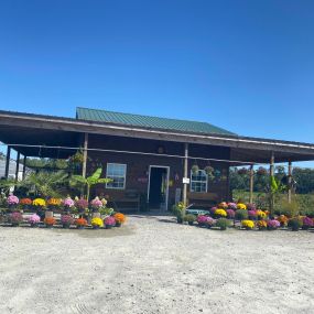 Bild von Whispering Pines Nursery and Landscaping