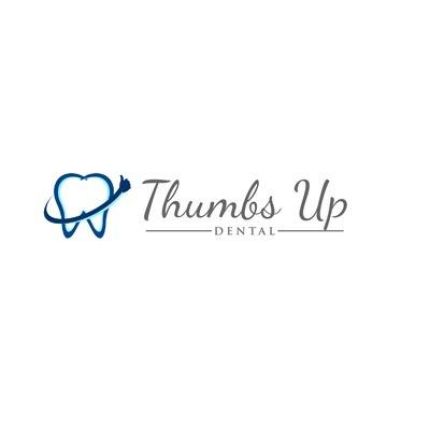 Logotipo de Thumbs Up Dental - North Branch