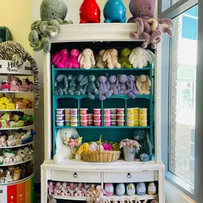 ⚠️⏲️⚠️ Time's almost up! The last day for our local friends to order Jellycat Bashful Bunnies, and Easter baskets, with embroidery personalization in time for Easter is TUESDAY, March 26th. Hop in today to get your orders in! ????

Both our Arvada and Aurora locations are open 'til 6 PM ????