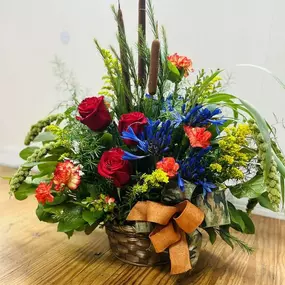 A gorgeous Fall centerpiece anyone??
????

#takeastrolldowntown #supportinglocalbusinesses #cyadowntowneldorado #supportinglocal #sendflowers #fresh #shoplocal #localflorist #wedeliverdaily????