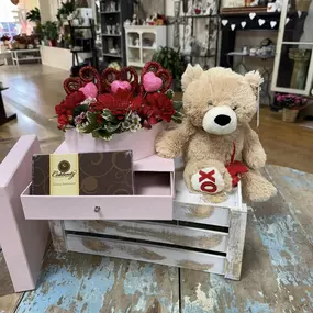 Cupid got us good!????
We are so in love with these Valentine’s specials and we think you will be too!????????????????
Heart shaped boxes are limited!! Prices vary by size and type of flowers and range from ($45-$90)
Insulated cups with arrangements - ($60)
Square box arrangement with drawer - ($75)
“I ❤️ U” Box arrangement- ($70)
Place your order at the All About Flowers link in our bio or call the store during regular business hours ????