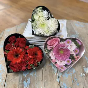 Cupid got us good!????
We are so in love with these Valentine’s specials and we think you will be too!????????????????
Heart shaped boxes are limited!! Prices vary by size and type of flowers and range from ($45-$90)
Insulated cups with arrangements - ($60)
Square box arrangement with drawer - ($75)
“I ❤️ U” Box arrangement- ($70)
Place your order at the All About Flowers link in our bio or call the store during regular business hours ????