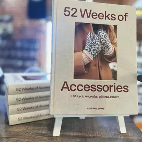 ???? 52 weeks of accessories book is here! 
The newest publication by @laine_publishing 
Included are 52 designs by 48 international designers. 
The accessories are mostly knits but also a few crochet pieces.
It is the perfect companion for those who love knitting -
hats
shawls
socks
mittens
but it also includes other fun projects such as …
cowls
hoods
headbands
bags
We are only on week 8 of this year! Plenty of time to try out new things and play with yarn!