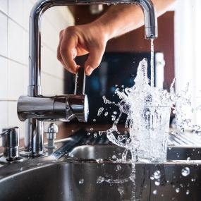 kitchen faucet running water