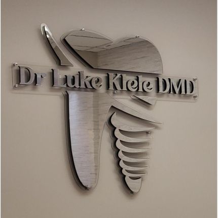Logotyp från Luke Klele DMD
